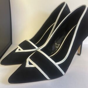 WHITE HOUSE BLACK MARKET ELEGANT  BLACK AND WHITE HEELS